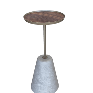 Mesa lateral baja Nordic de 53 cm de altura con tope de nogueira, borde metálico champagne y base de cemento natural."
