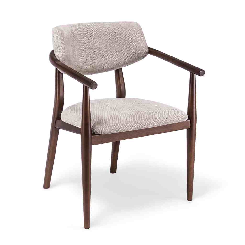 Silla Isis en madera con brazos y tapizado beige diseño moderno elegante