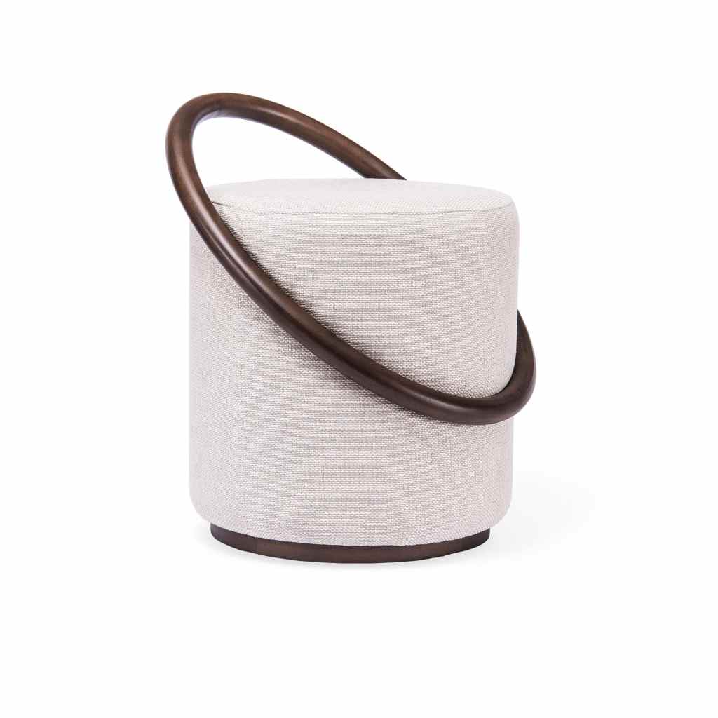 Puff giratorio beige con aro de madera diseño moderno Panamá