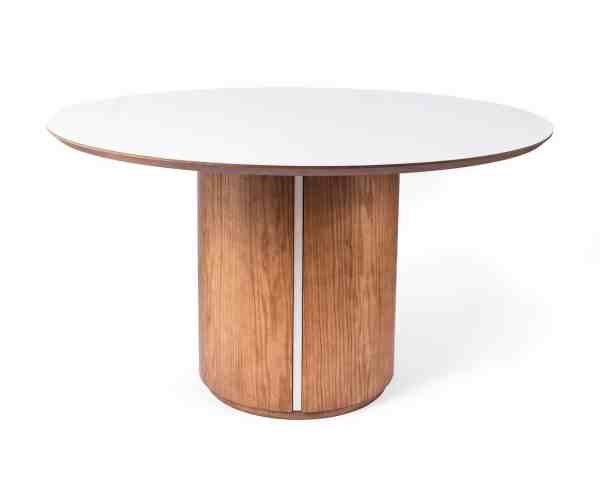 Mesa Moon redonda moderna con base escultórica en madera almendra